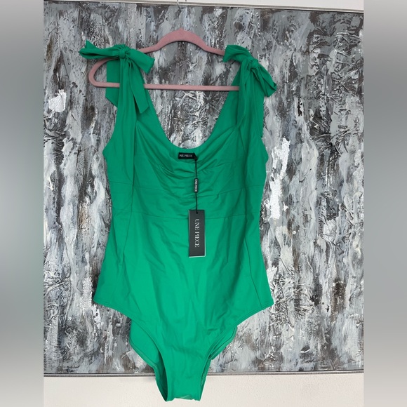 Women's UNE PIECE NWT Classic Square Neck One Piece Swim Suit-Green-Sz 20 - Picture 2 of 12